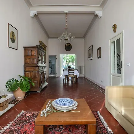 Domus Lilia Vakantiehuis Viareggio